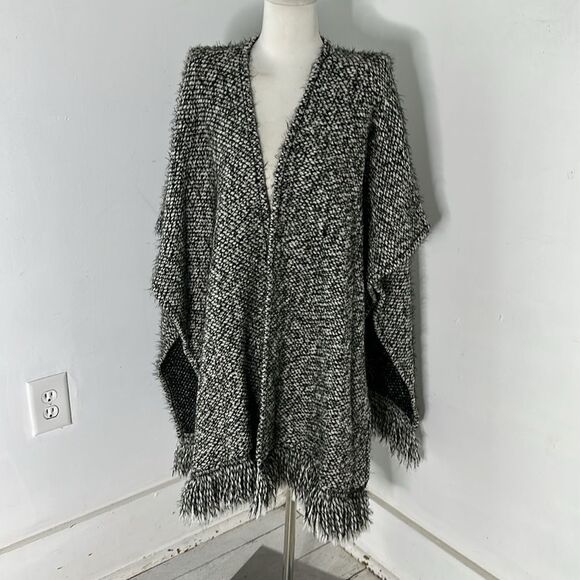 Bryn Walker Walker Eyelash Tweed Free Size Poncho - Picture 1 of 6